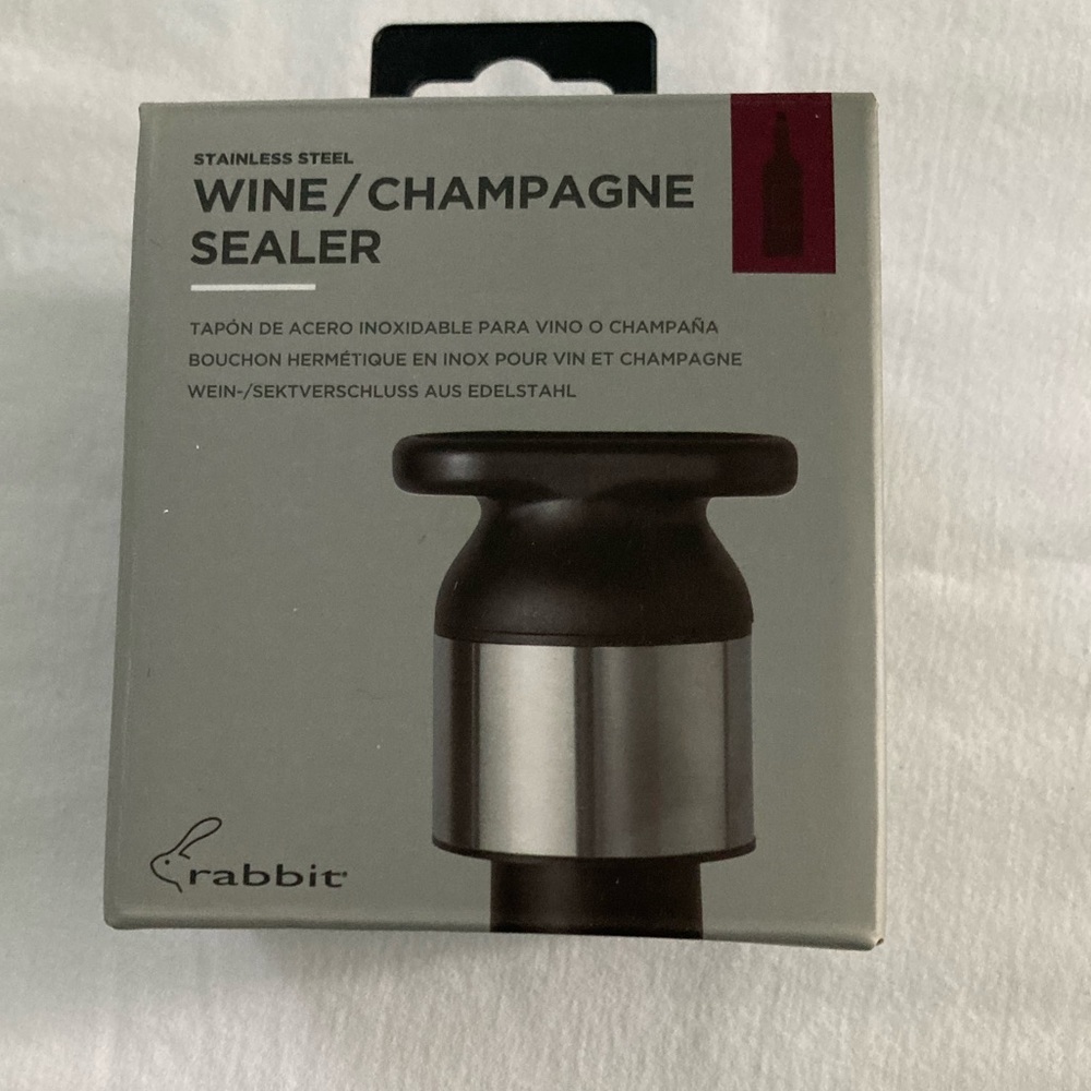 FREE w/ Purchase.  NWT - Rabbit Wine / Champagne Sealer